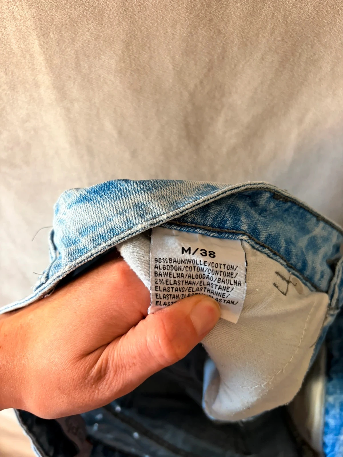 Pantalón corto con agujeros efecto desgastado talla 38 – photo 6
